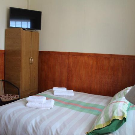 Hostal Y Cabanas Ainil ปุนตาอาเรนาส ภายนอก รูปภาพ