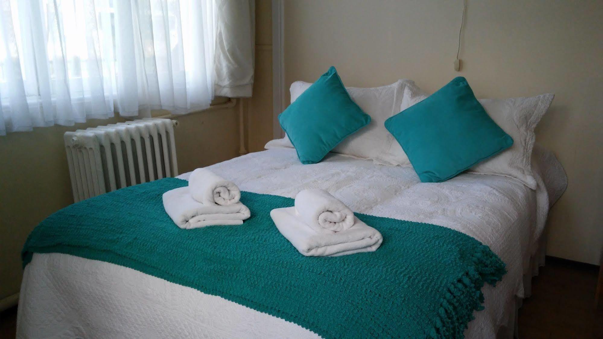 Hostal Y Cabanas Ainil ปุนตาอาเรนาส ภายนอก รูปภาพ