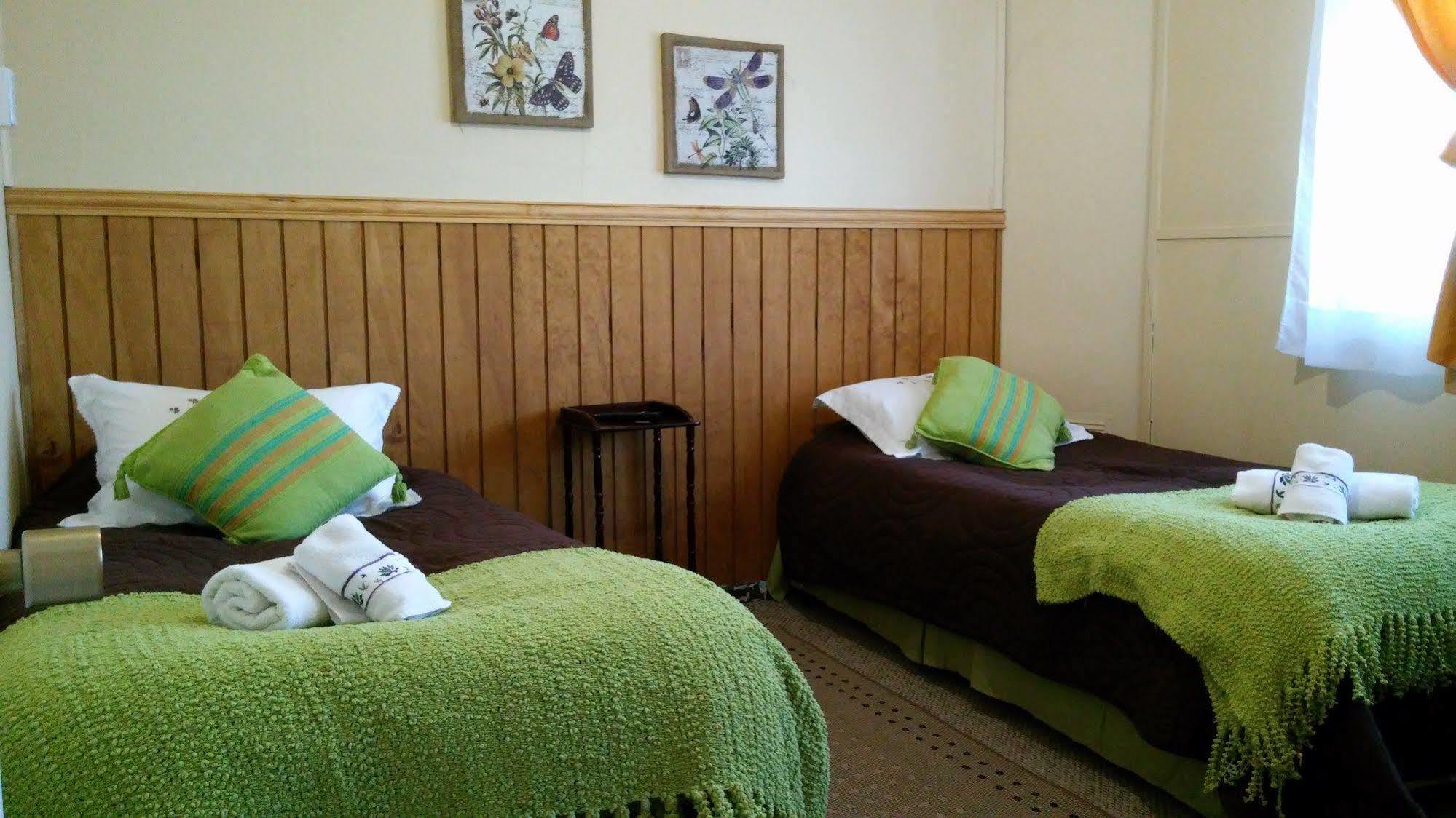 Hostal Y Cabanas Ainil ปุนตาอาเรนาส ภายนอก รูปภาพ