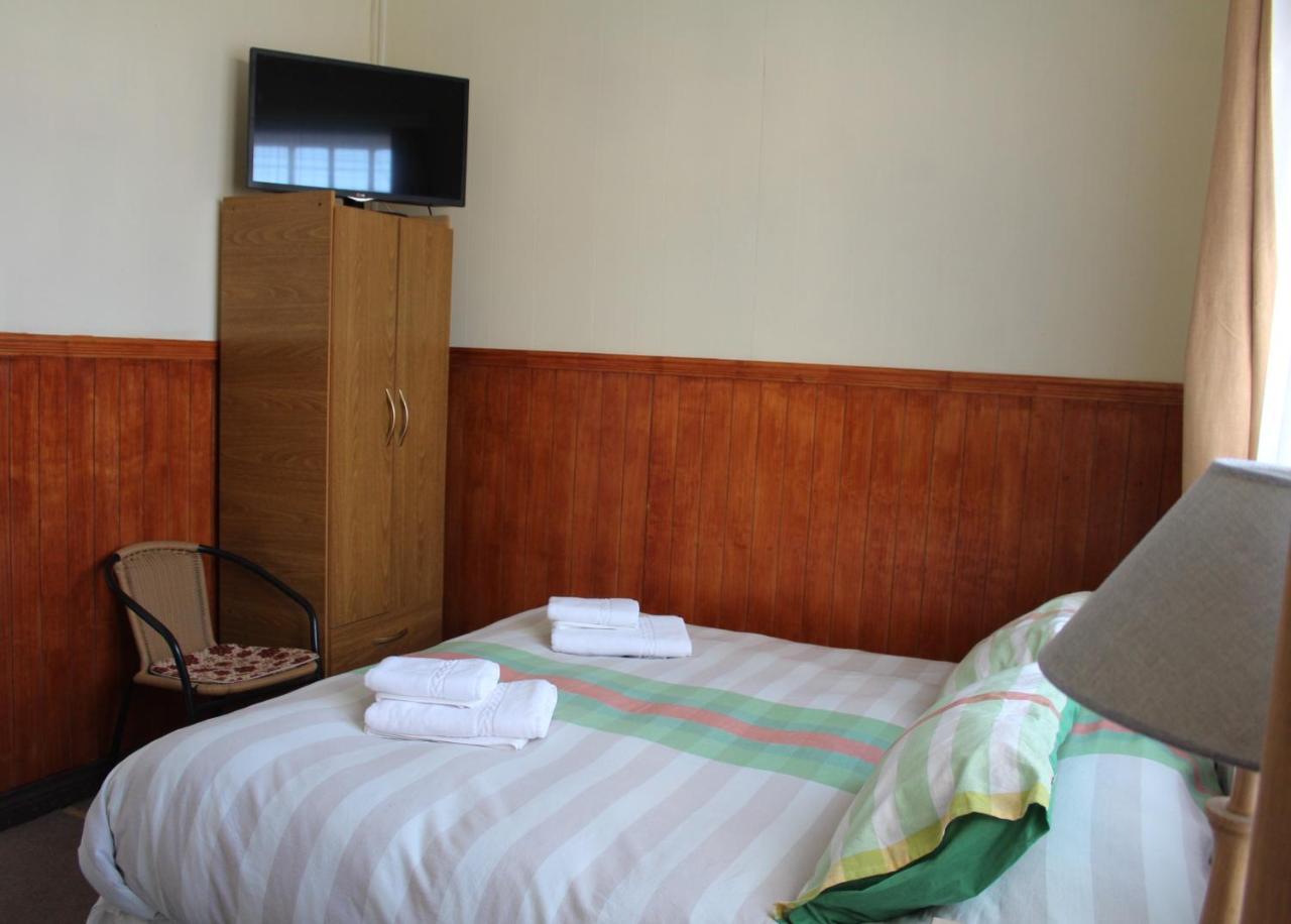 Hostal Y Cabanas Ainil ปุนตาอาเรนาส ภายนอก รูปภาพ